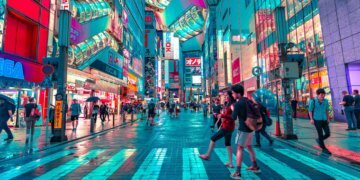 Chinese tourists to Japan transfer from shopping sprees to medical services 12